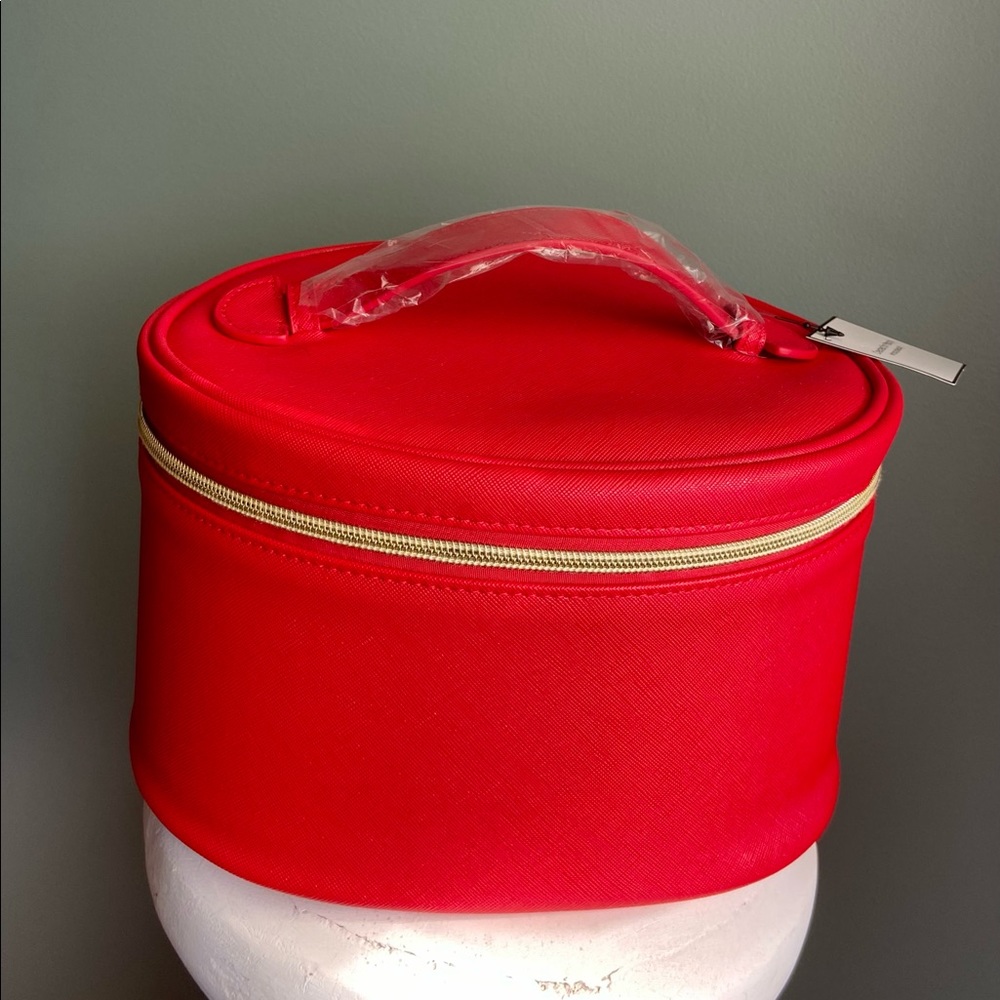 Brand new Macy’s Beauty Makeup Carrier
